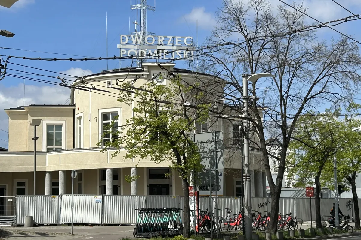Odrestaurowanie zabytkowego Dworca Podmiejskiego i budowa centrum monitoringu linii SKM w Gdyni