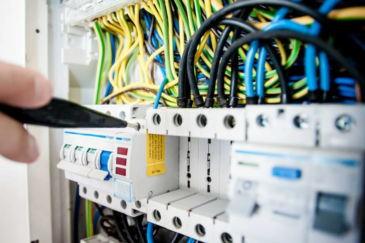 Politechnika Wrocławska - Instalacje elektryczne